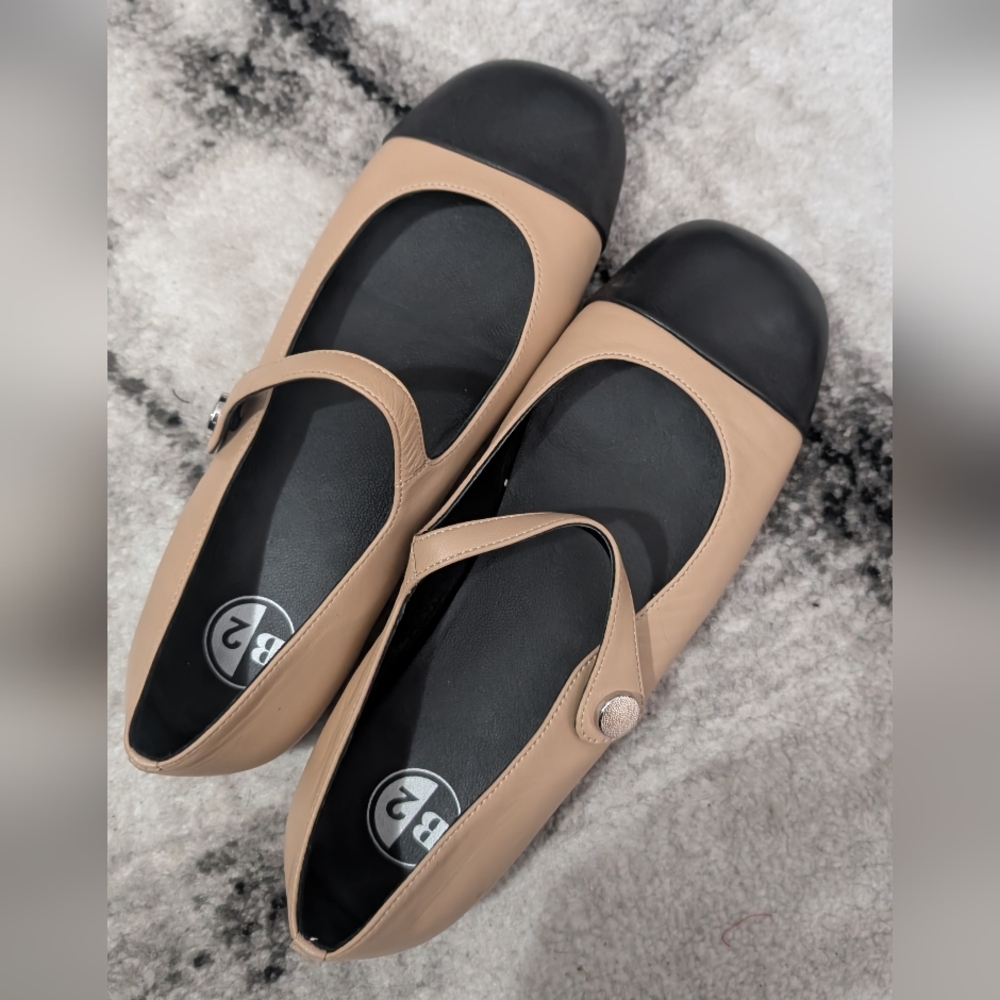 Women's Tan and Black Mary Jane Flats